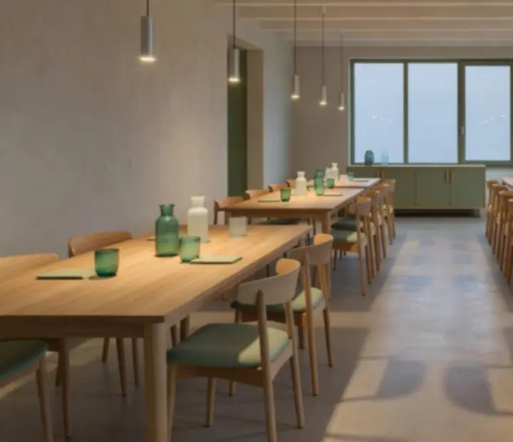 Intérieur lumineux d'eco-bistro avec matériaux naturels et éclairage doux